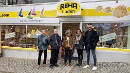 In der Mitte rechts Bürgermeisterin M. Folkerts, weiterhin von links: D. Lehnard,
      N. Klein-Alstedde, R. Schippers,    G. Conforti 
