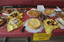 Ausgabe der selbstgebackenen Kuchen